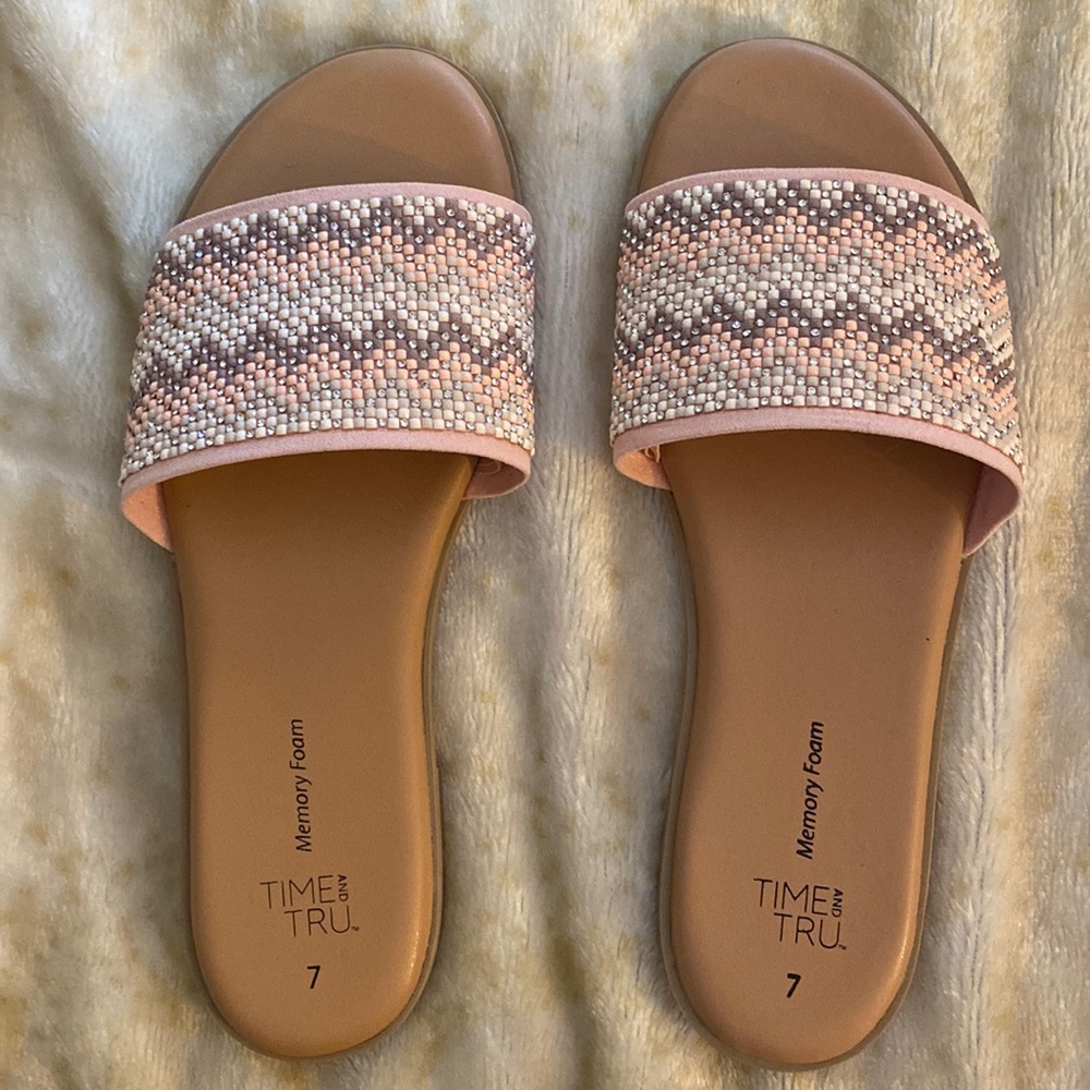 Time & Tru Sandals 💖